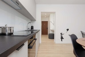 Réfrigérateur, four, plaque de cuisson, lave-vaisselle