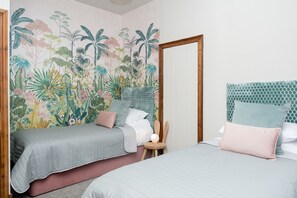 2 bedrooms, individually decorated, individually furnished, free WiFi - Watermouth Castle, West Tower Apartment (Ilfracombe)