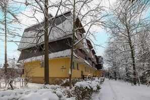 Exterior - Mountain Corner Apartment | Balcony | Zakopane (Zakopane)