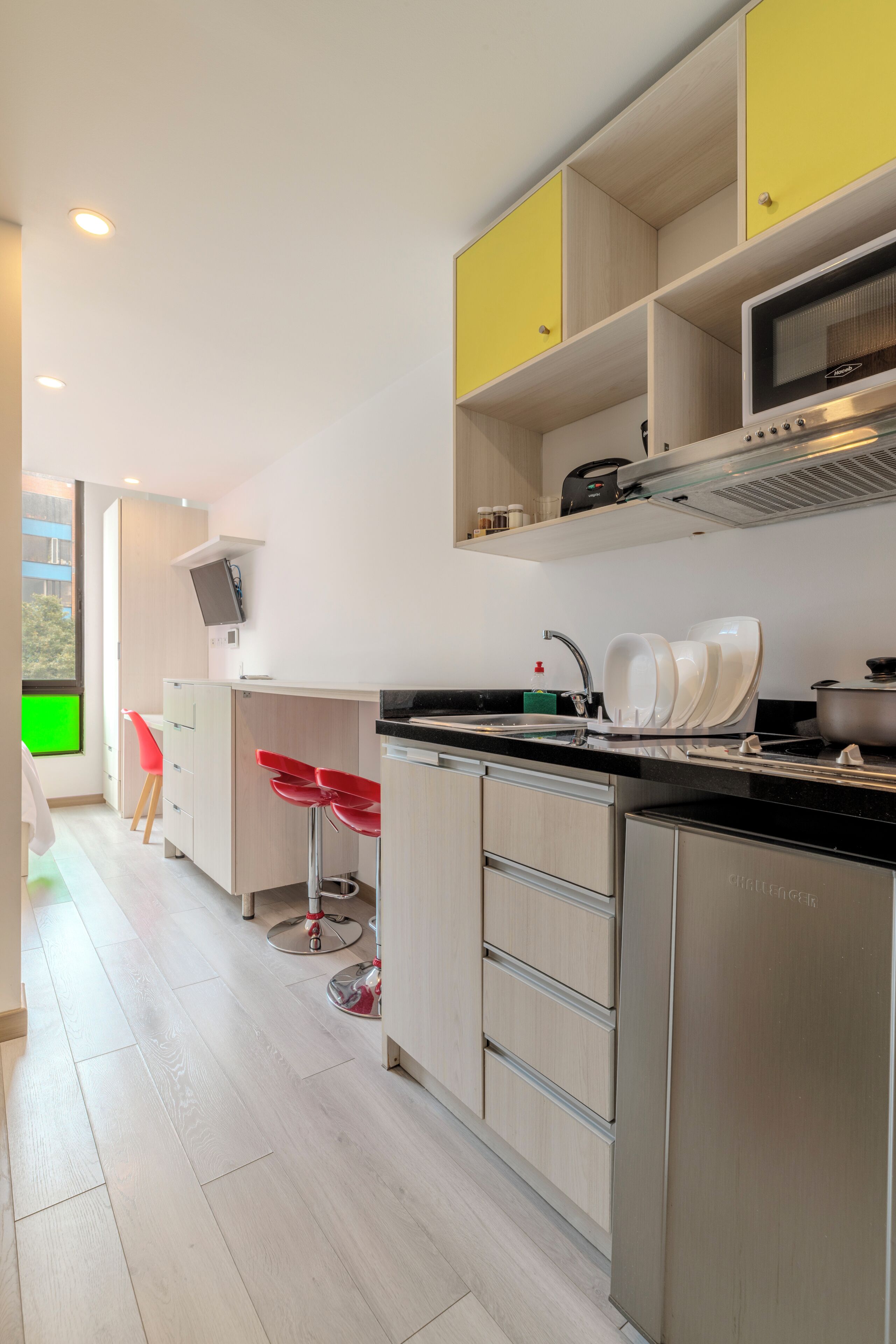 Deluxe Studio Suite | Private kitchen | Mini-fridge, microwave, stovetop, griddle