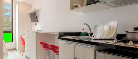 Deluxe Studio Suite | Private kitchen