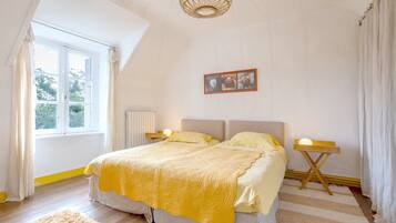 2 bedrooms, bed sheets