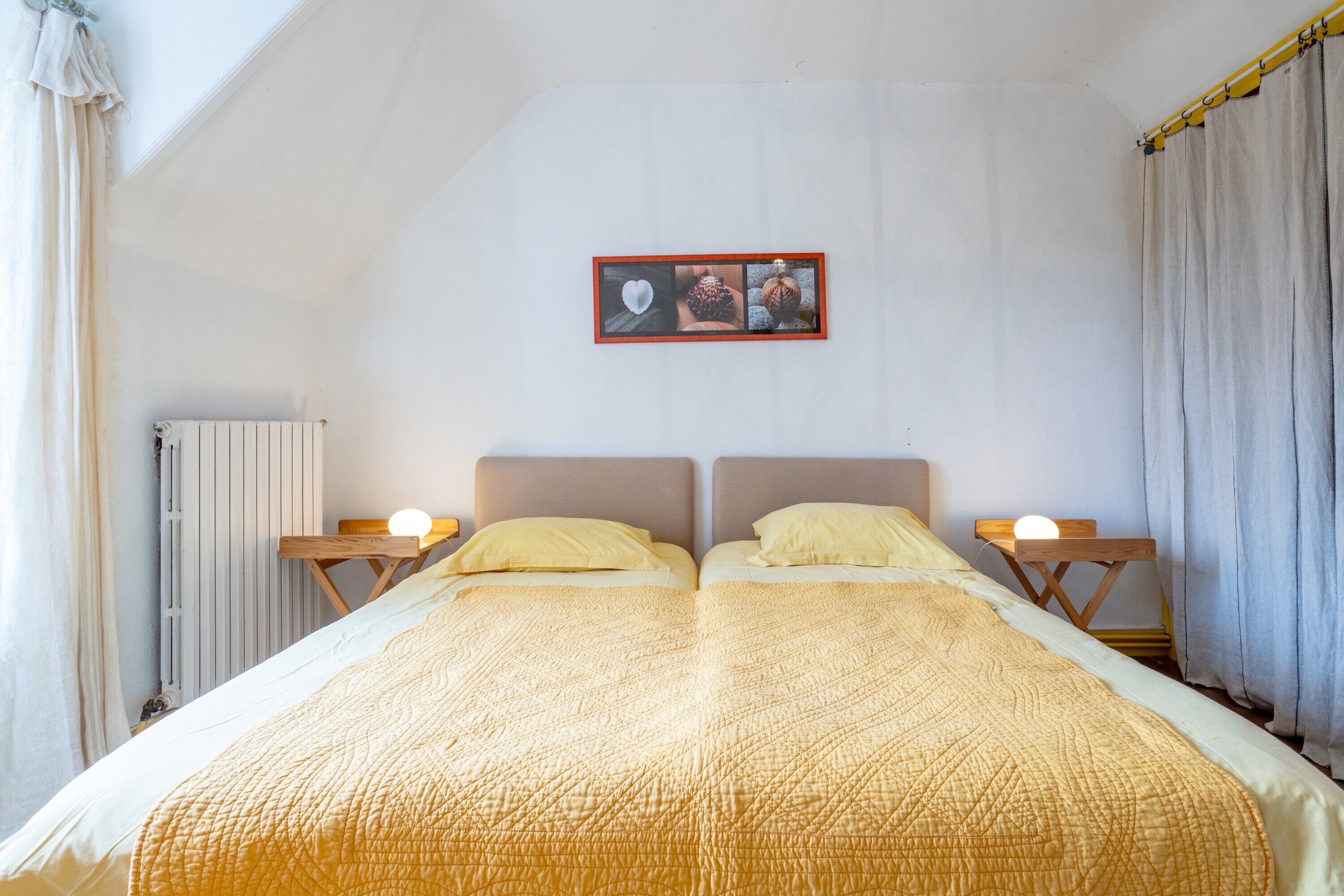2 bedrooms, bed sheets