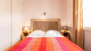 2 bedrooms, bed sheets