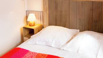 2 bedrooms, bed sheets