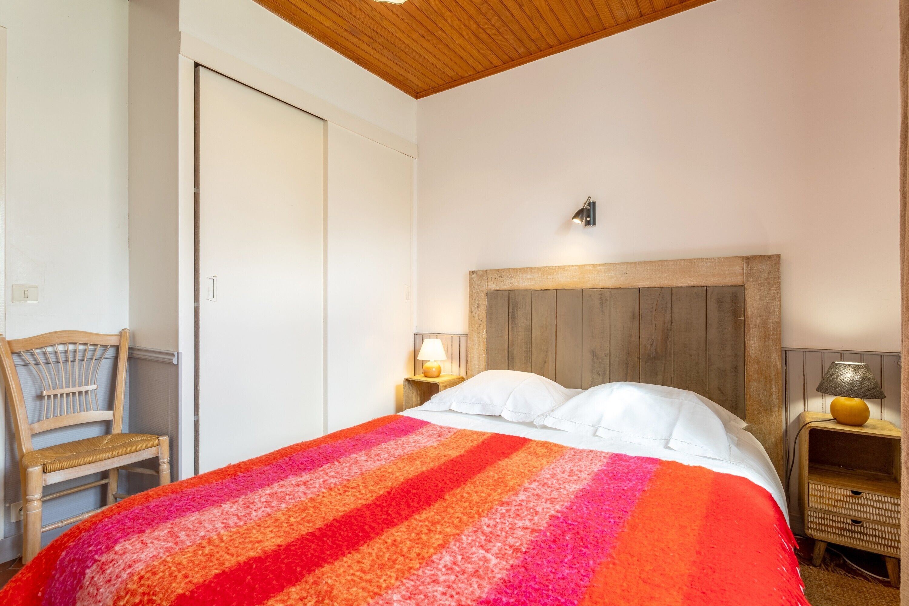 2 bedrooms, bed sheets