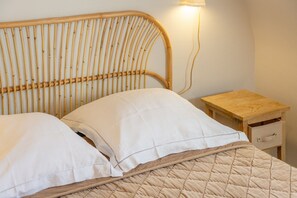 4 bedrooms, bed sheets