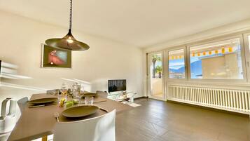 Apartemen Keluarga, beberapa kamar (Malibu46) | Tempat makan