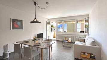 Family Apartment, Multiple Bedrooms (Malibu46) | Living area | 21-inch flat-screen TV with cable channels, TV