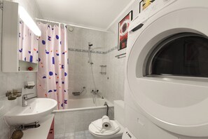 Family Apartment, Multiple Bedrooms (Malibu46) | Bathroom