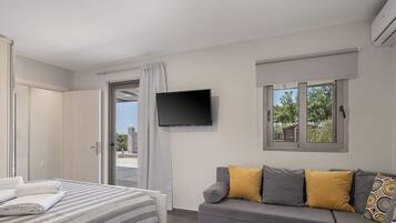 Modern Detached Home | Lydisolert, strykejern/-brett, reiseseng for barn og wi-fi (inkludert)