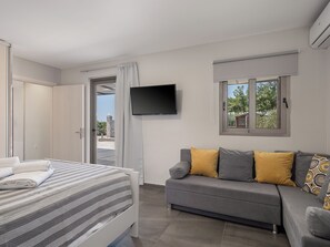 Modern Detached Home | Soundproofing, iron/ironing board, travel crib, free WiFi - Alkistis Sweet Homes (Chania)