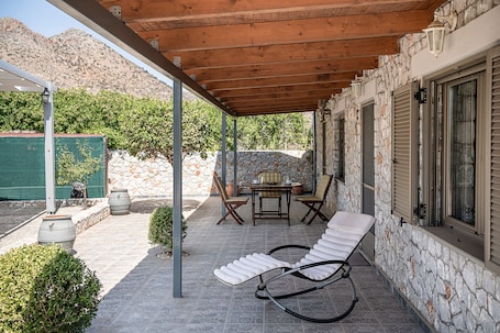 Rustic Chalet | 1 bedroom, soundproofing, iron/ironing board, free WiFi