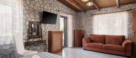 Rustic Chalet | Soundproofing, iron/ironing board, free WiFi, bed sheets