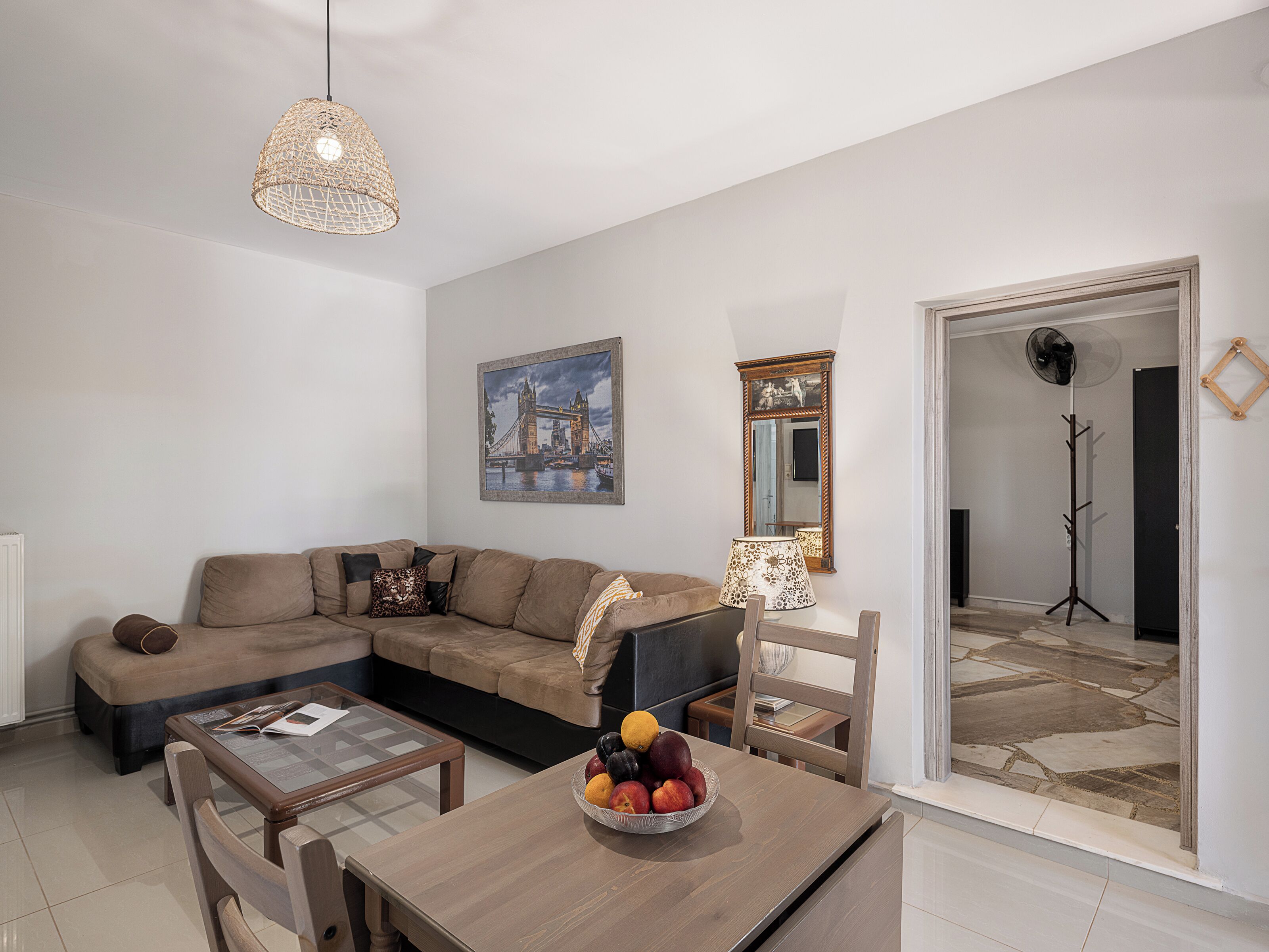 Cottage House | Wohnbereich | 50-Zoll-Flachbildfernseher mit Digitalempfang, Netflix