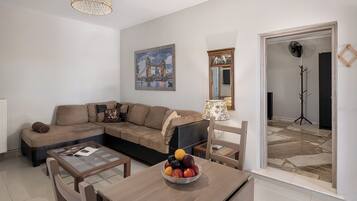 Cottage House | Living area | 50-inch flat-screen TV with digital channels, Netflix