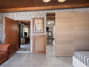 Rustic Chalet | Soundproofing, iron/ironing board, free WiFi, bed sheets - Alkistis Sweet Homes (Chania)