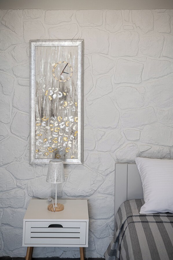 Modern Detached Home | Soundproofing, iron/ironing board, free WiFi, bed sheets