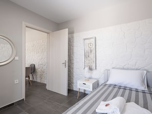Modern Detached Home | Soundproofing, iron/ironing board, travel cot, free WiFi - Alkistis Sweet Homes (Chania)