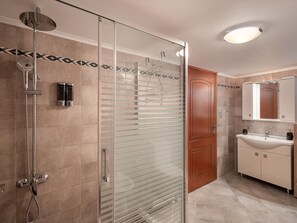 Rustic Chalet | Bathroom | Shower, towels - Alkistis Sweet Homes (Chania)