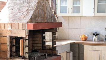 Cottage House | Private kitchenette | Fridge, microwave, electric kettle, toaster