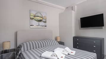 Cottage House | Soundproofing, iron/ironing board, free WiFi, bed sheets