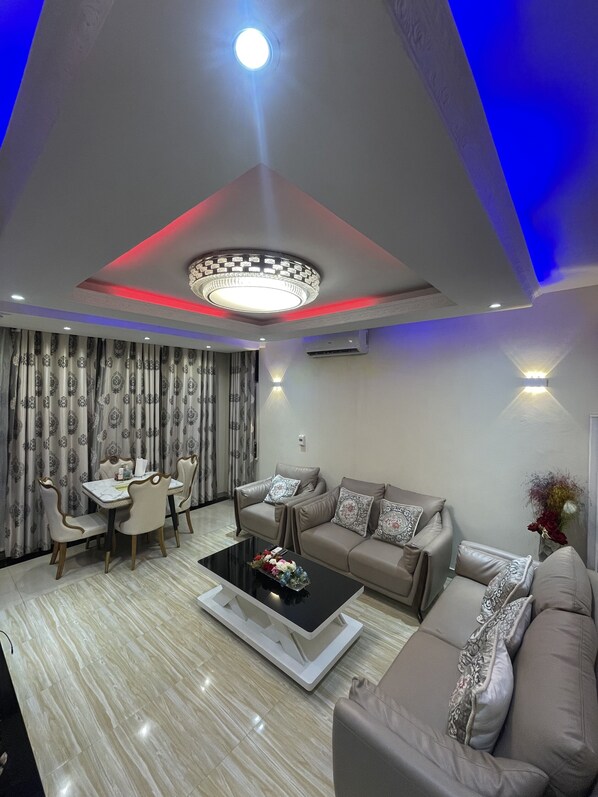 Living area - Le Skyline suite - R-N.M (Kinshasa)