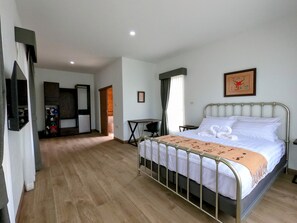 Frette Italian sheets, premium bedding, Select Comfort beds, minibar