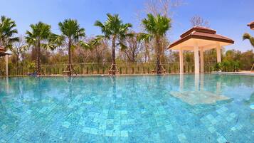 Outdoor pool, pool loungers