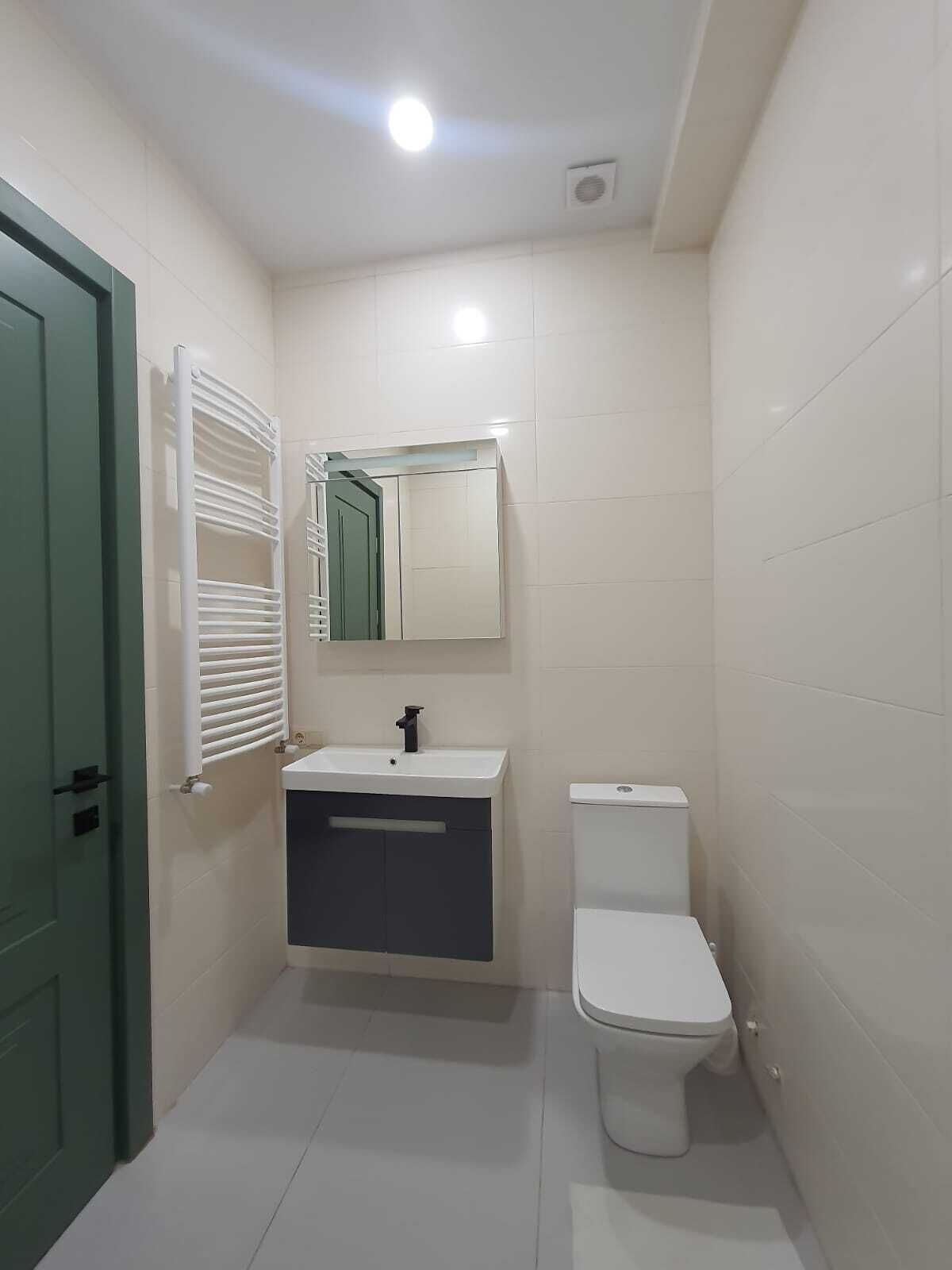 Baignoire à jets, serviettes fournies, savon, shampoing