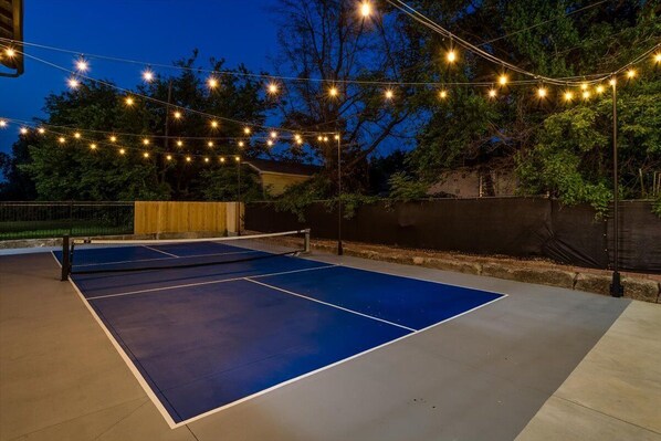 Sport court - Walk to Wesley Hospital! Pickle Ball & Bikes on Site!
(Wichita)