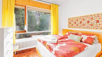 3 bedrooms, free WiFi, bed sheets