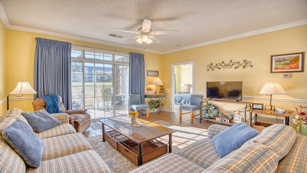 TV, DVD player - 611 Wedgewood - Barefoot Resort Rentals (North Myrtle Beach)