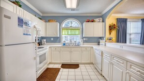 Fridge, microwave, oven, stovetop - 611 Wedgewood - Barefoot Resort Rentals (North Myrtle Beach)