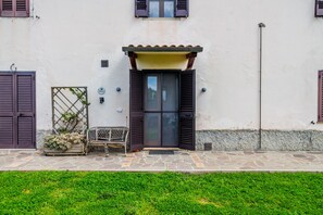 Exterior detail - Farmhouse 'Le Gerlette - Il Granaio' with Shared Pool, Wi-Fi and Air Conditioning (Braccagni)