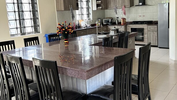Villa | Dining - Inviting 9-bed Villa in Kampala (Kampala)