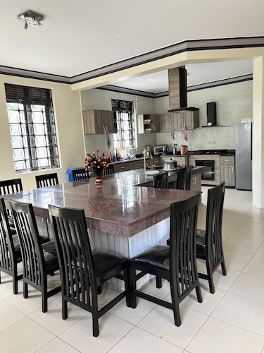 Inviting 9-bed Villa in Kampala