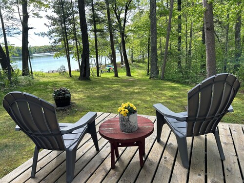 Newly remodeled cabin on Little Round Lake with Kayaks, Canoe & a Paddle Board!
