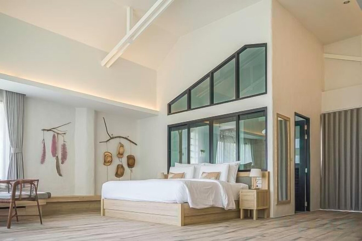 Ropa de cama de alta calidad, minibar y escritorio 