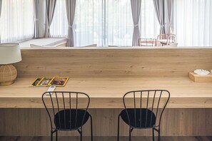 Deluxe Suite, River View | Premium bedding, minibar, desk, laptop workspace - Villa De Leaf River Kaeng Krachan (Kaeng Krachan)