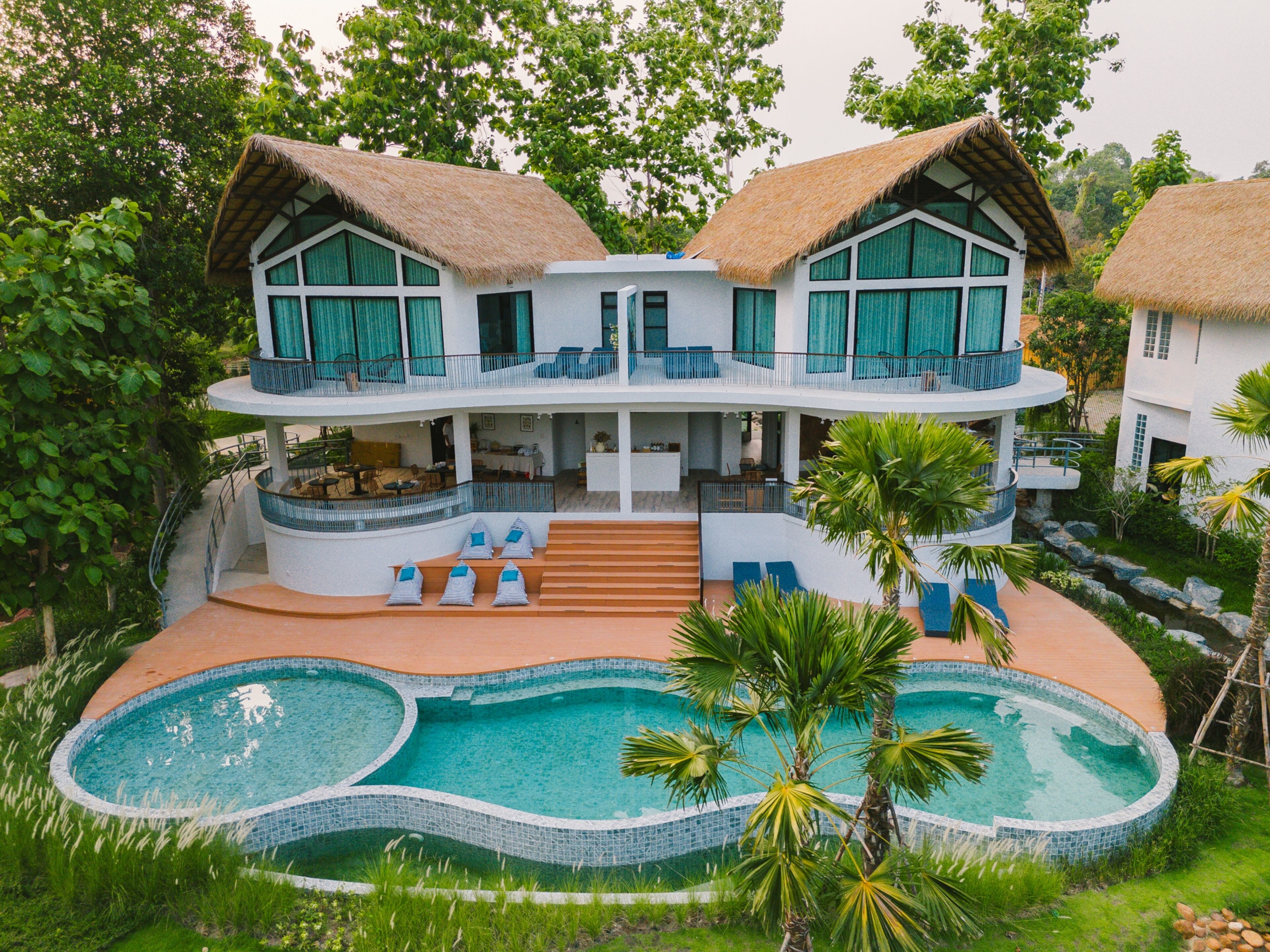 Vista frontal de la propiedad