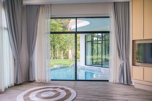 Premium bedding, minibar, desk, laptop workspace - Villa De Leaf River Kaeng Krachan (Kaeng Krachan)