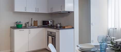 Fridge, microwave, oven, stovetop