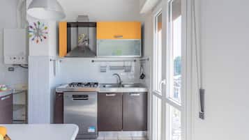 Fridge, microwave, oven, dishwasher