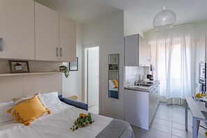 Een strijkplank/strijkijzer, gratis wifi, beddengoed