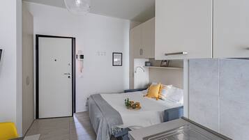 Iron/ironing board, free WiFi, bed sheets