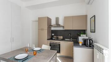 Réfrigérateur, micro-ondes, four, lave-vaisselle