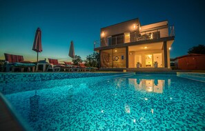 A heated pool - Beautiful home in Pula (Pula)