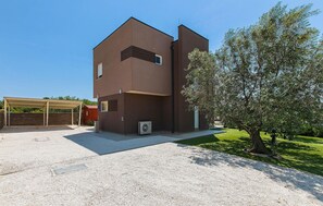 Property grounds - Beautiful home in Pula (Pula)