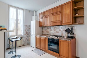 Fridge, microwave, oven, dishwasher